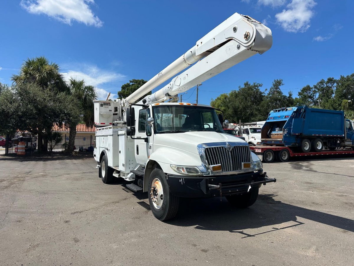 2007 INTERNATIONAL 4300 SBA in Miami, FL