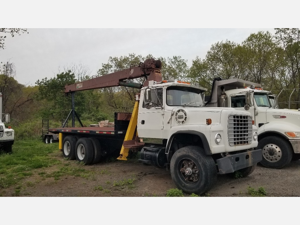 AUTOWORLD 1990 Ford Utility Bucket Truck BUCKET TRUCK DIECAST