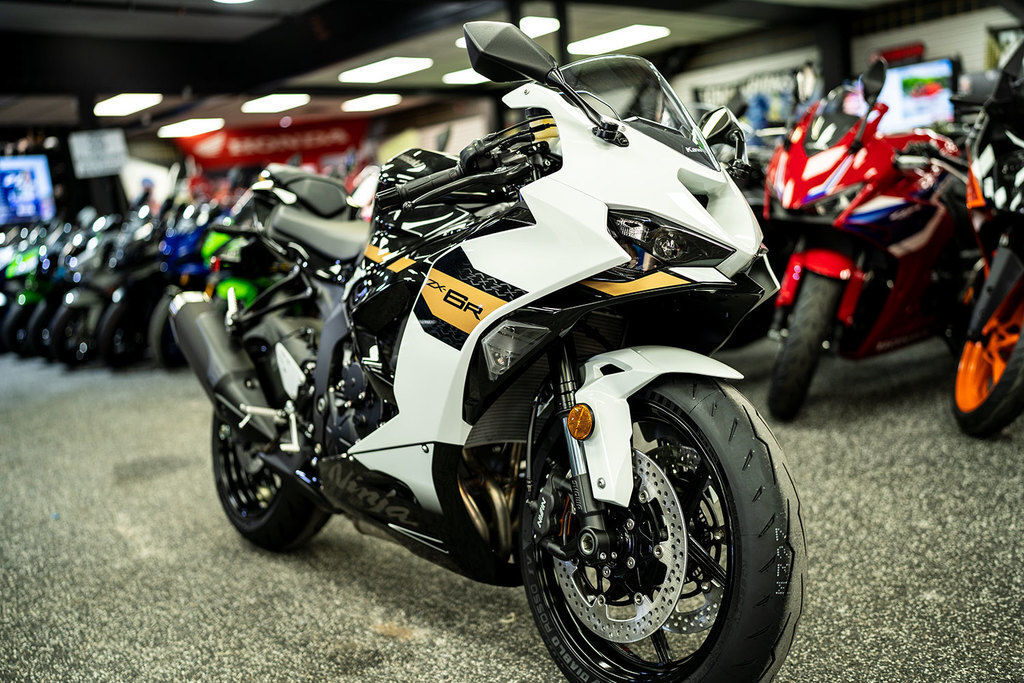 6つ カワサキ ZX-6R 2025年式 8BL-ZX636Jの諸元・スペック情報