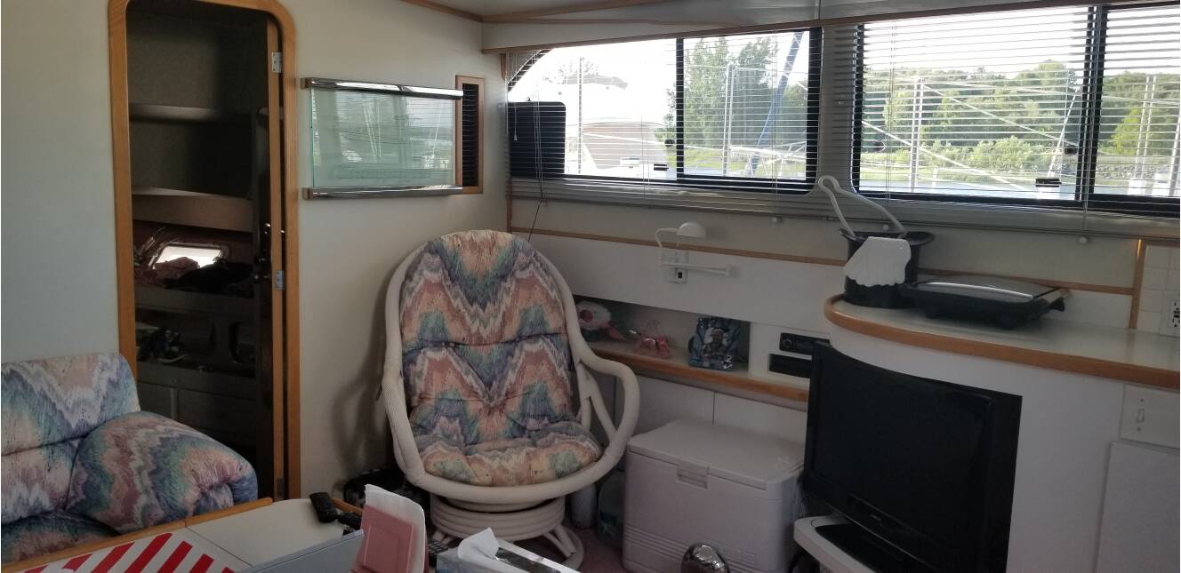 A photo of this 1989 Chris-Craft 381