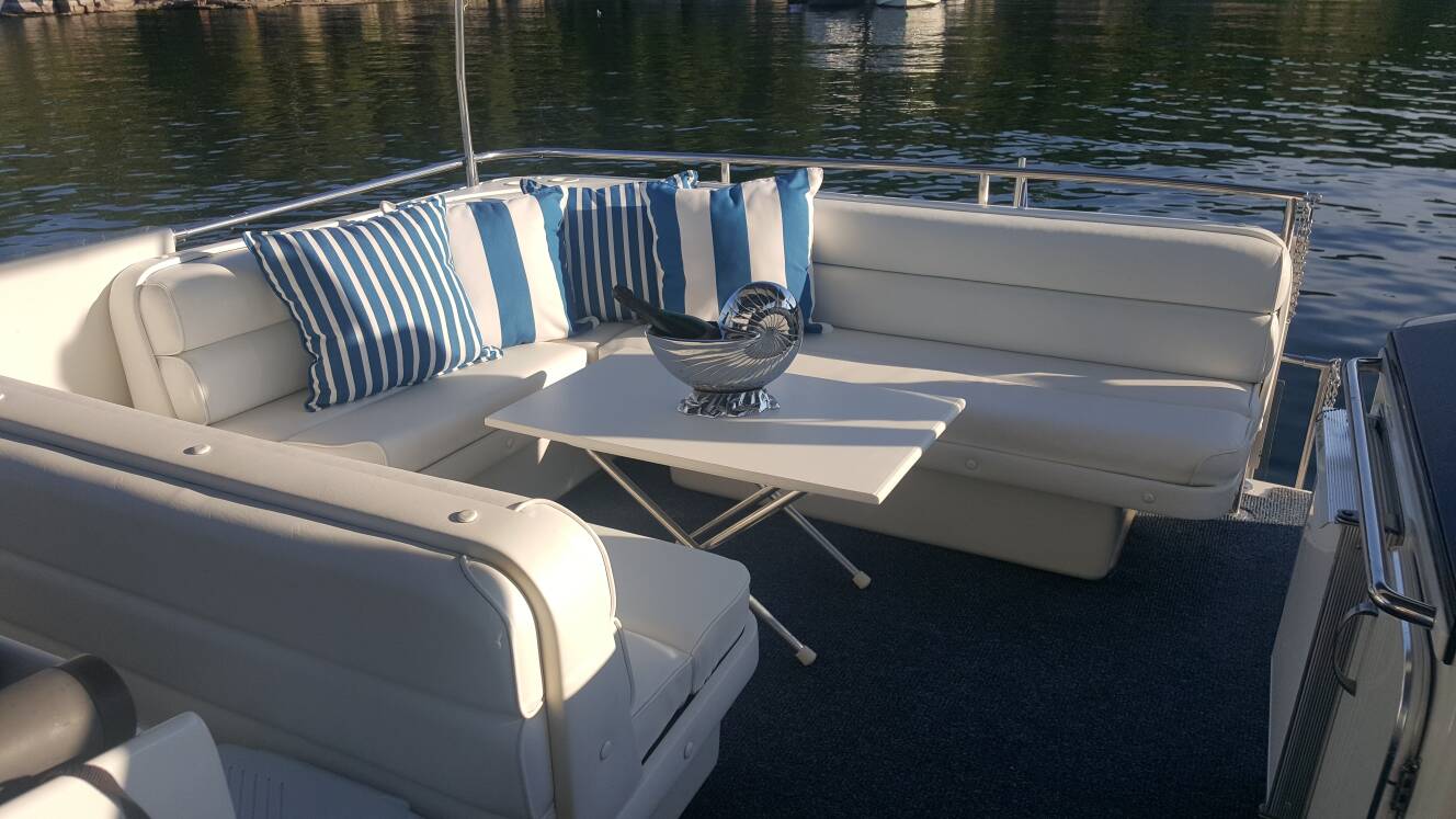 A photo of this 1989 Chris-Craft 381