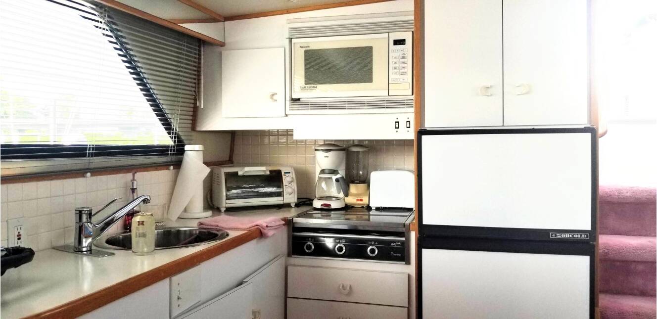 A photo of this 1989 Chris-Craft 381