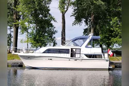 1989 Chris-Craft 381 in rouses point NY