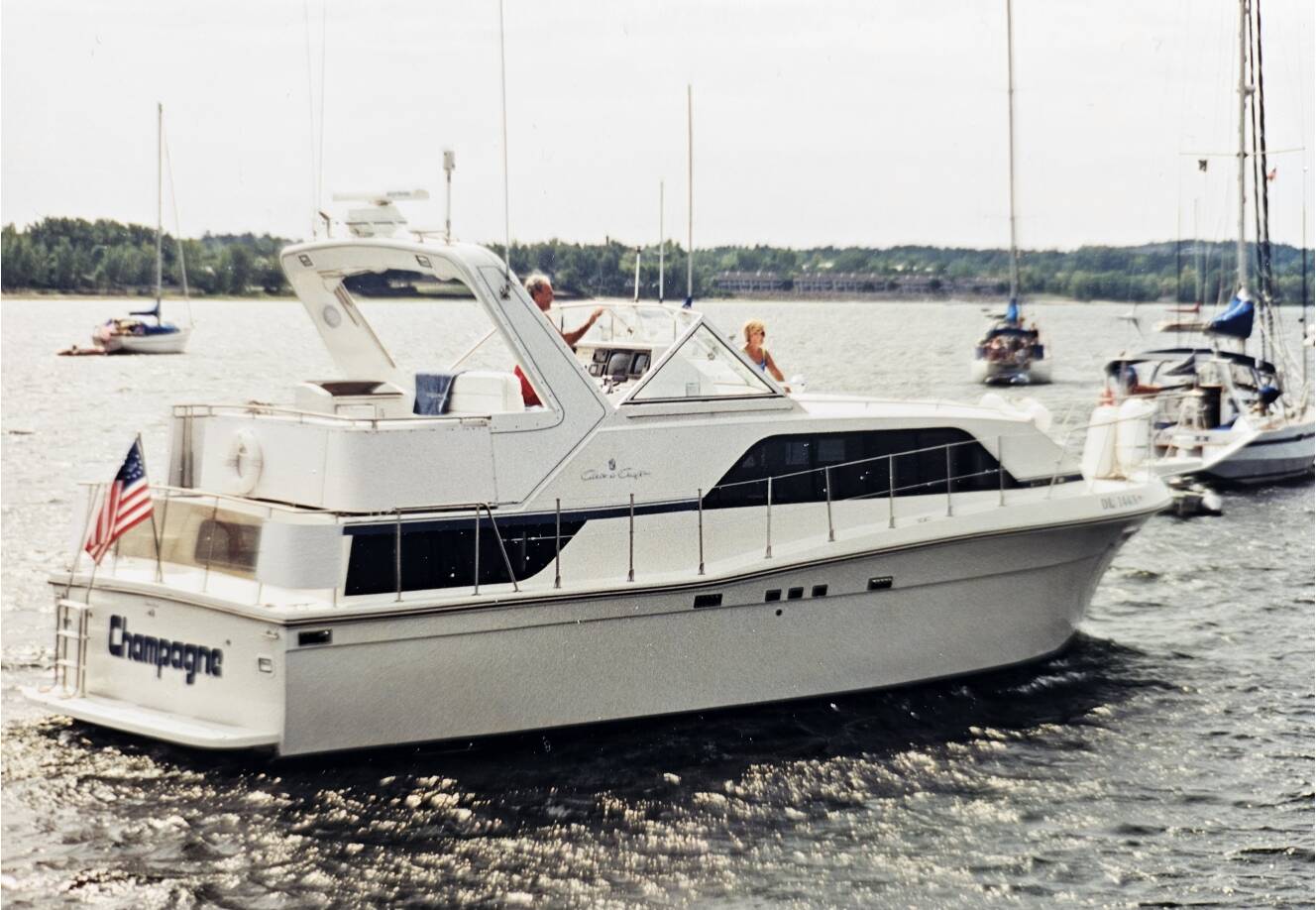 A photo of this 1989 Chris-Craft 381