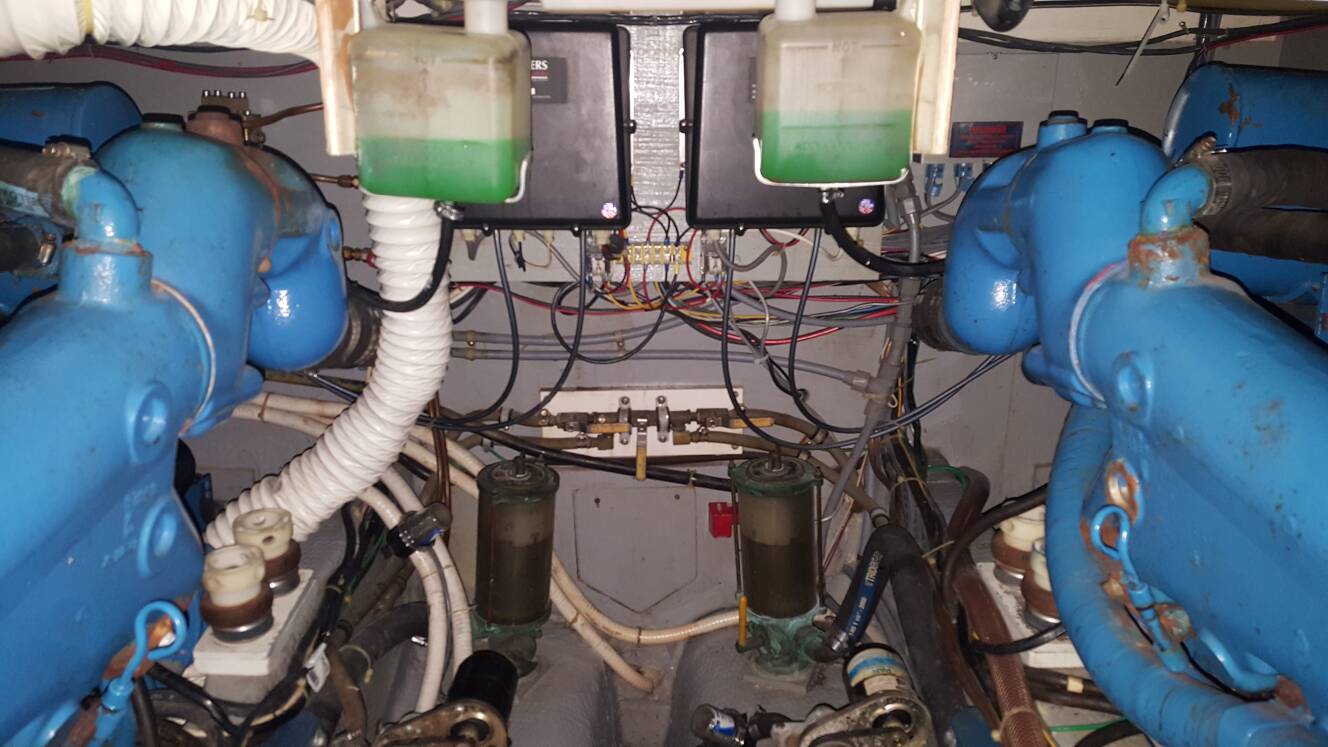 A photo of this 1989 Chris-Craft 381