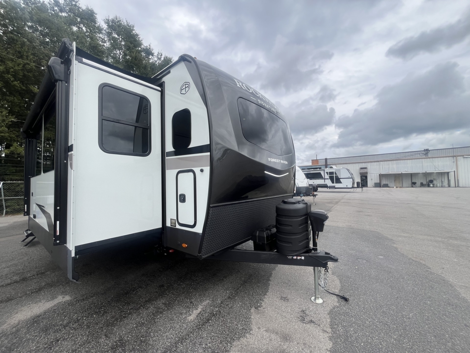 2026 Forest River Rockwood Signature 8339FK RV