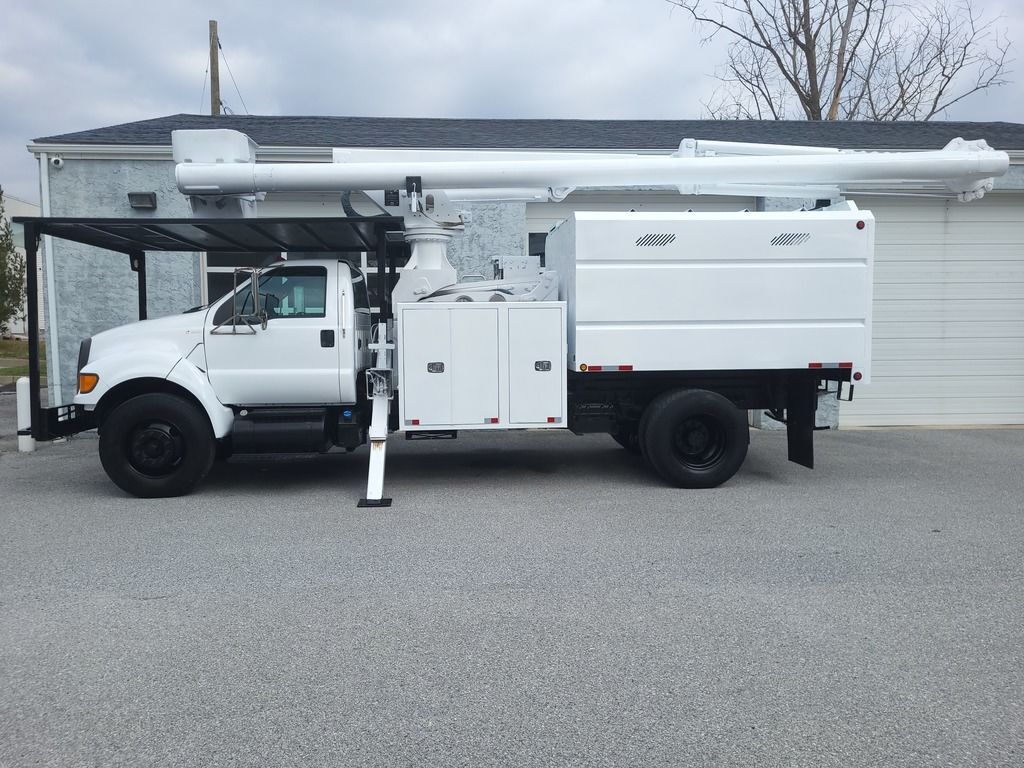 2013 Ford F-750 photo 2