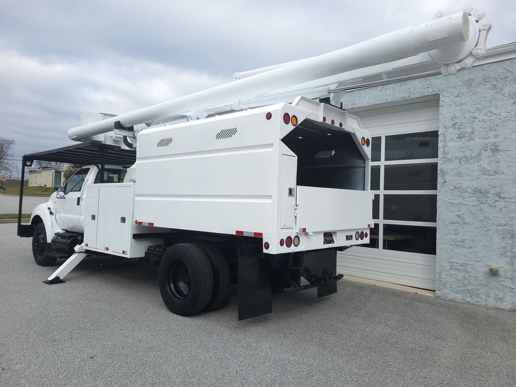 2013 Ford F-750 photo 4