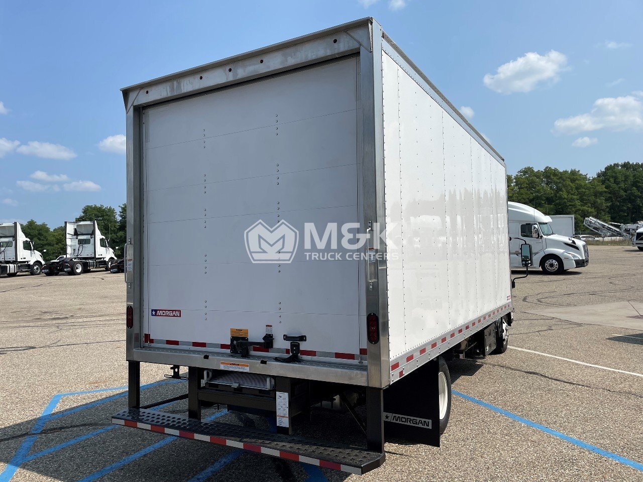 2024 Isuzu NPR photo 3