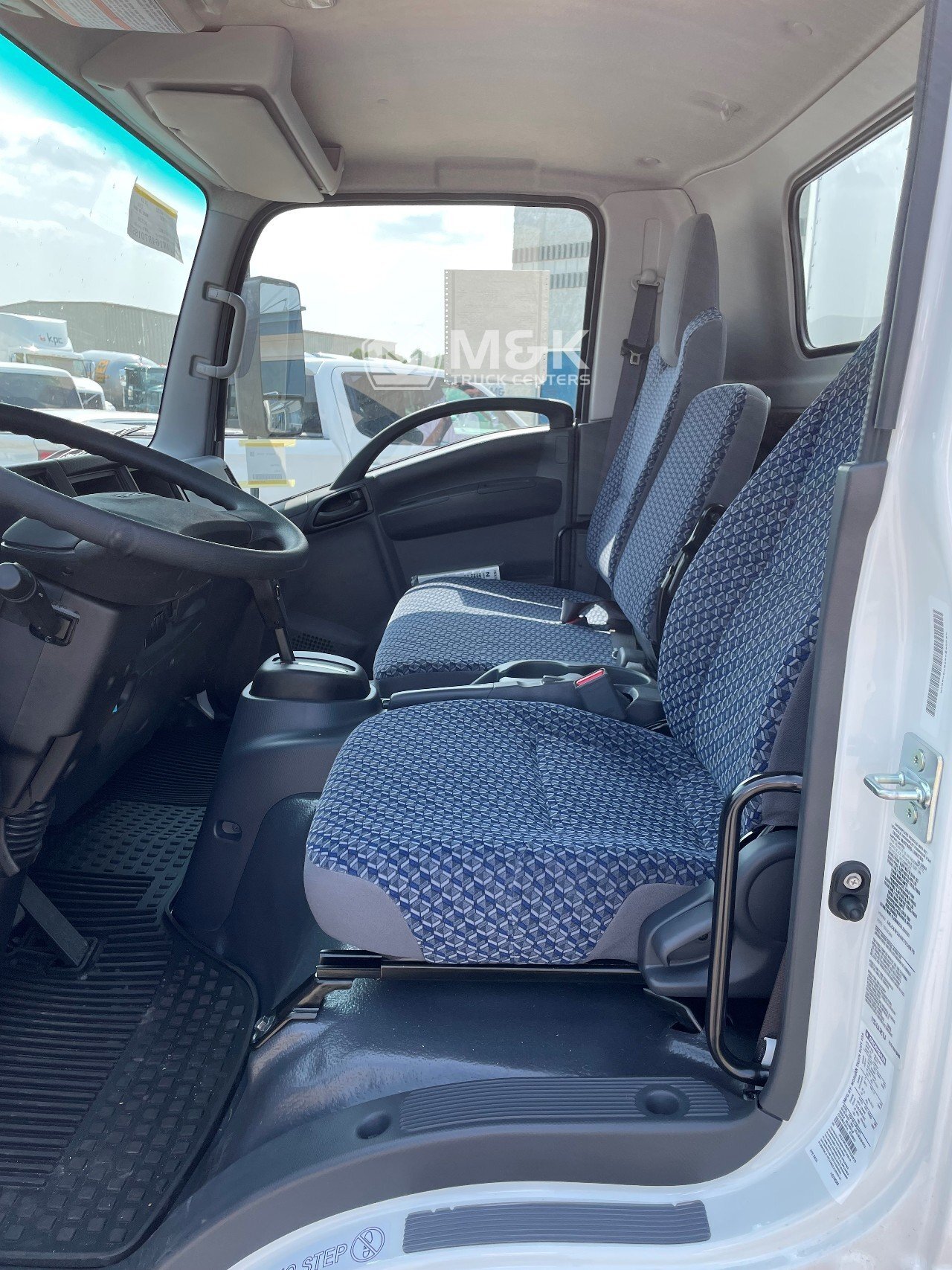2024 Isuzu NPR photo 5