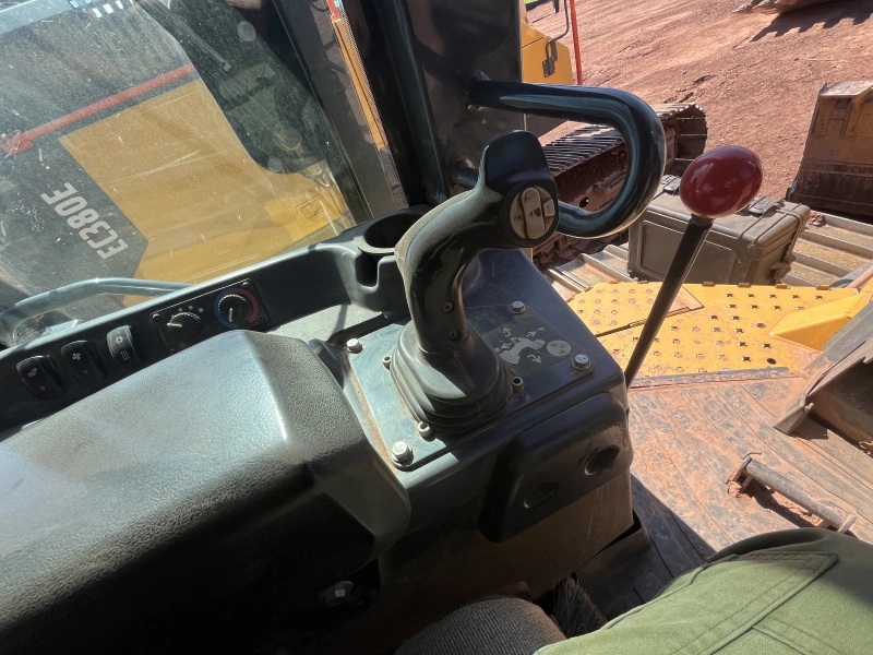 2015 JOHN DEERE 850K LGP