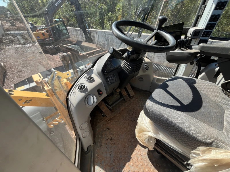 2023 VOLVO L60H