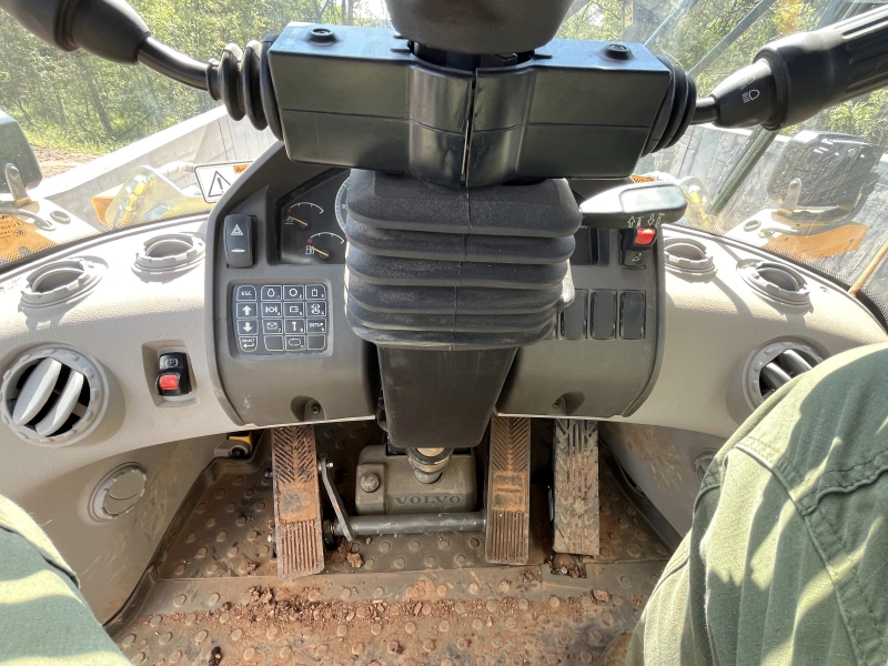 2023 VOLVO L60H
