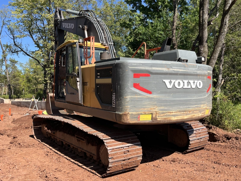 2018 VOLVO EC220EL