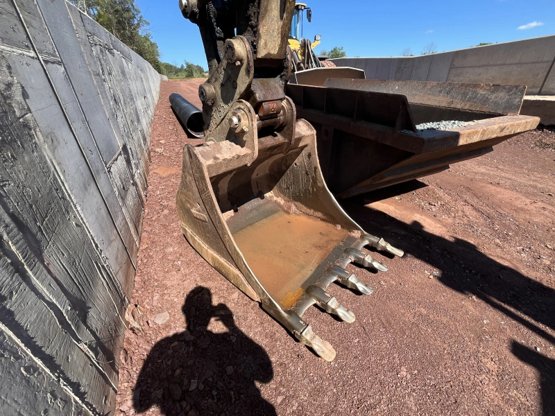 2015 VOLVO EC140EL