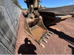 2015 VOLVO EC140EL