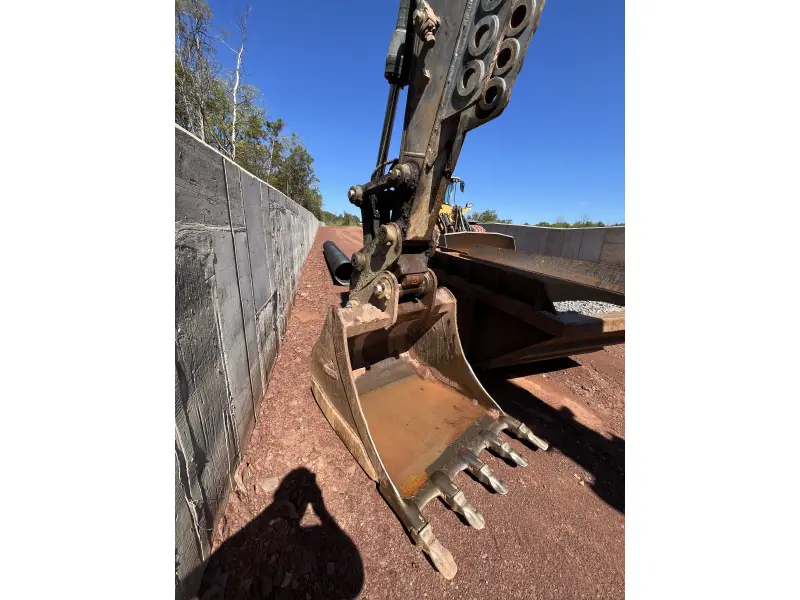 2015 VOLVO EC140EL