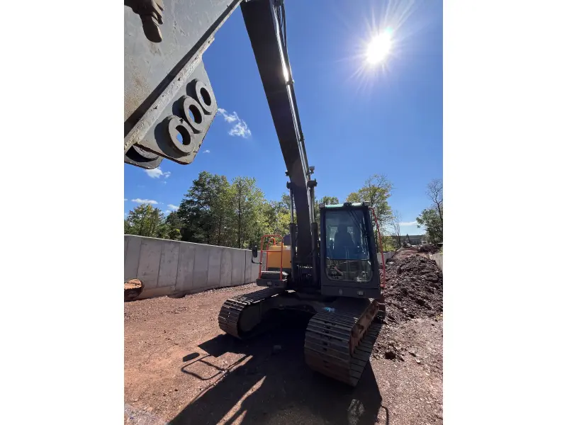2015 VOLVO EC140EL