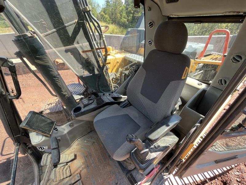 2015 VOLVO EC140EL