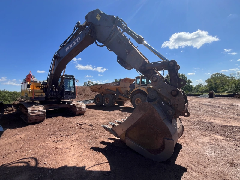 2022 VOLVO EC380EL