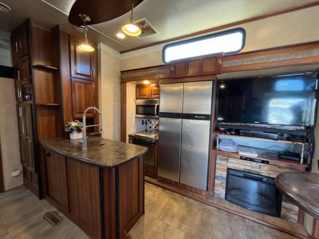 A photo of this 2014 Keystone FUZION