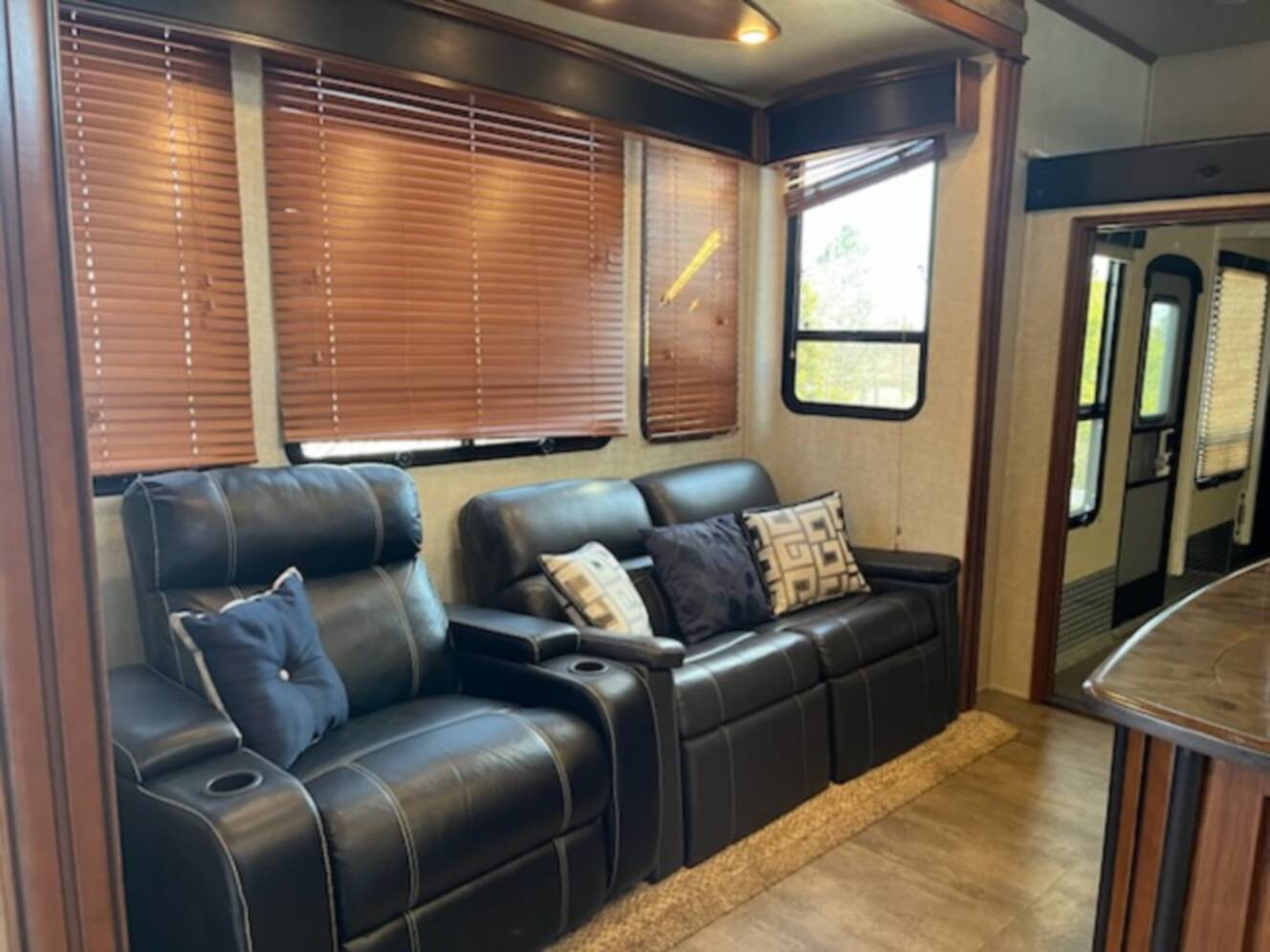 A photo of this 2014 Keystone FUZION