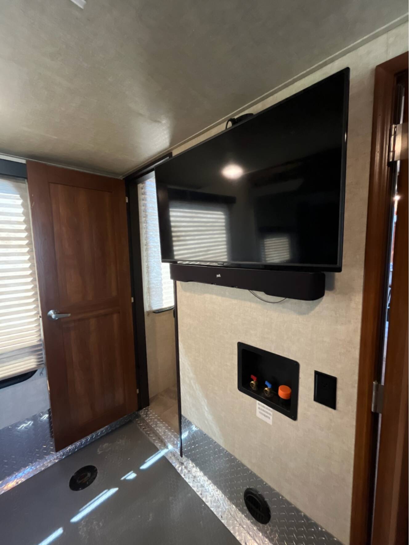 A photo of this 2014 Keystone FUZION