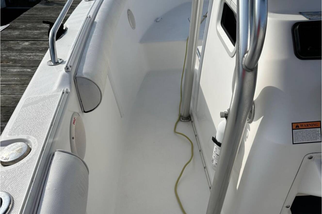 A photo of this 2006 Century 2600 Cc