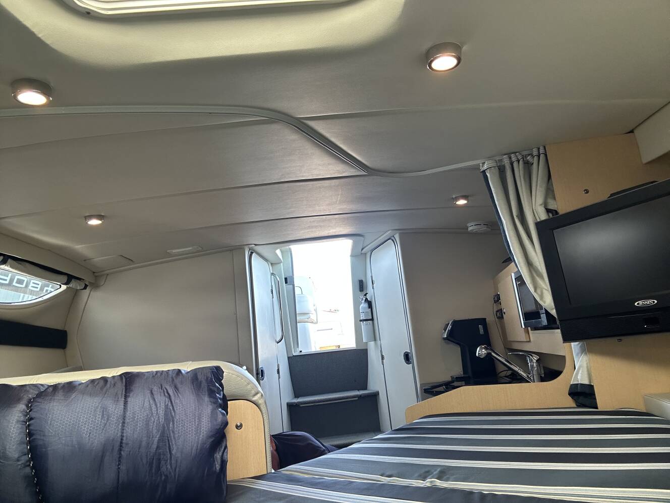 A photo of this 2011 Bayliner 285 Cruiser