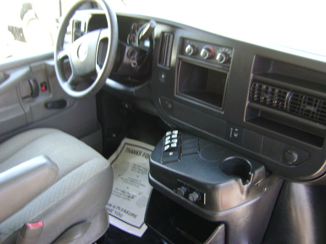 2012 Chevrolet Express 3500 Cutaway photo 2