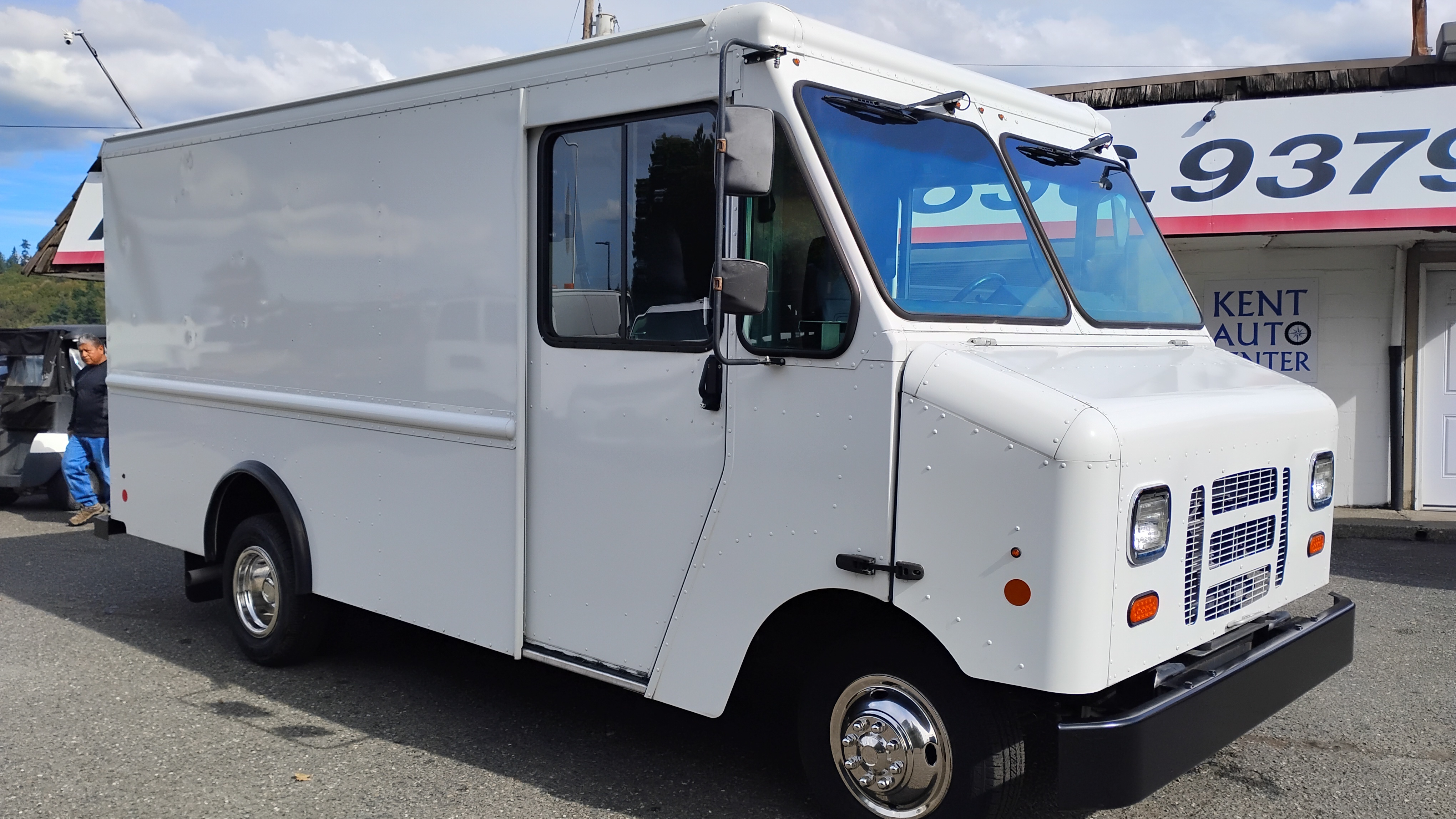 2016 FORD E350 in Kent, WA