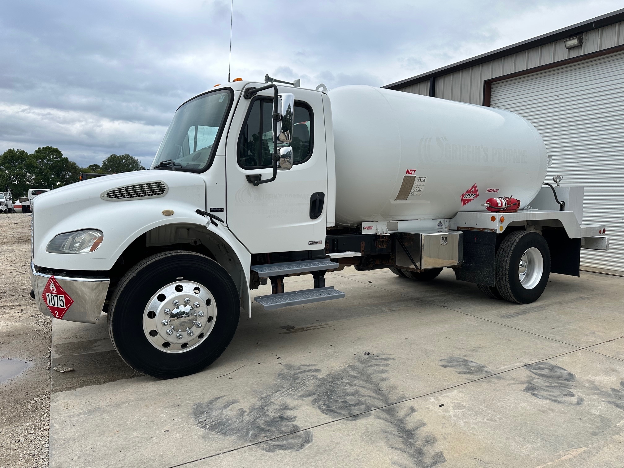 2006 FREIGHTLINER BUSINESS CLASS M2 106 in Miami, FL