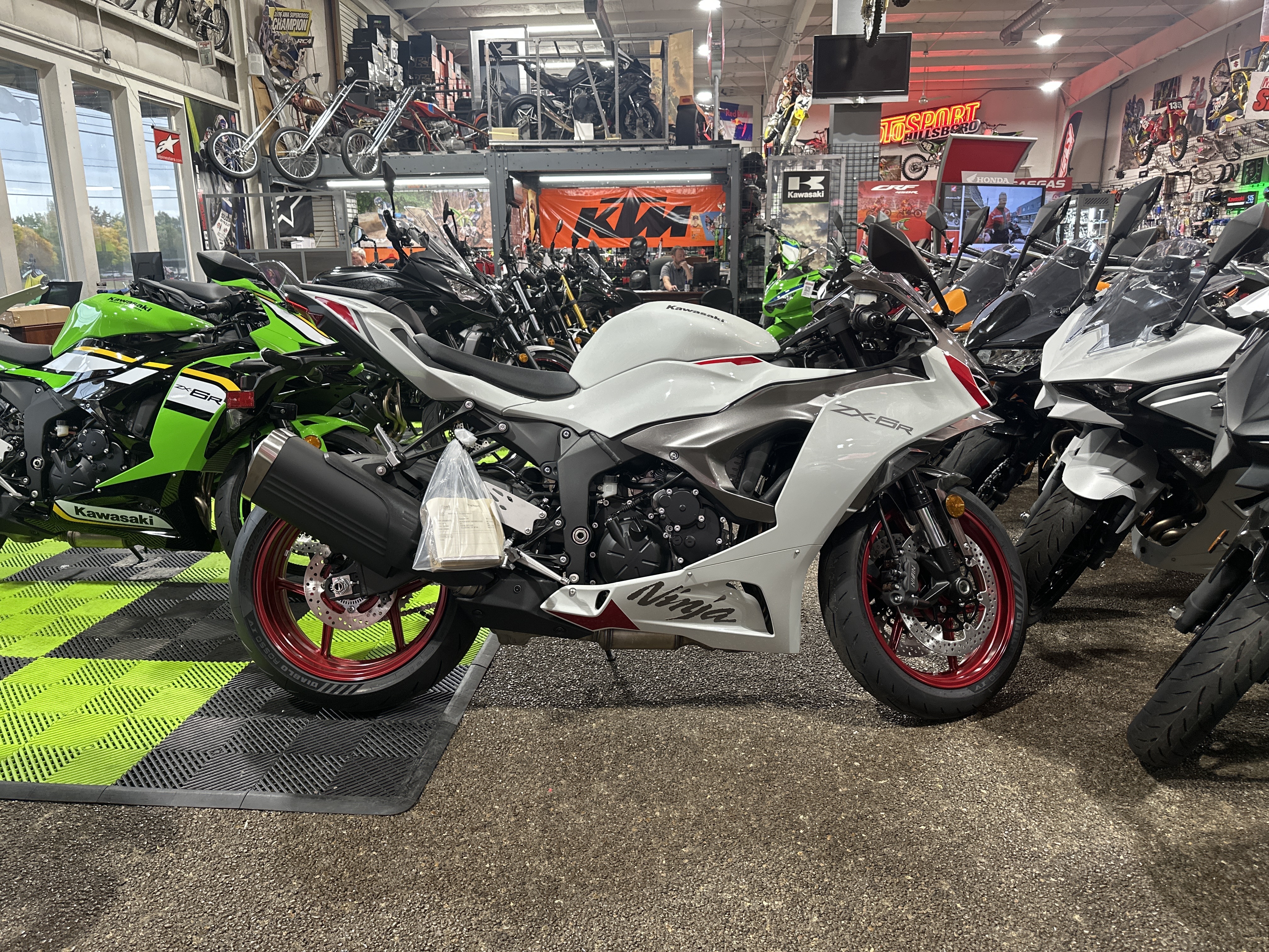 『TEN STRIPE S/S WHITE M』 Verona Crop Top- Brilliant White – Sergio Tacchini