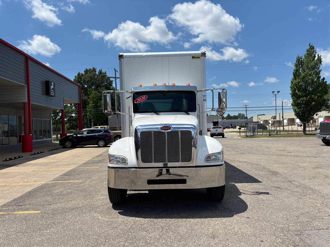 2020 Peterbilt 337 photo 2