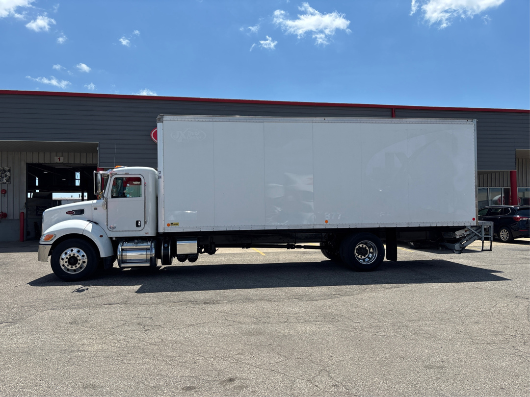 2020 Peterbilt 337 photo 3