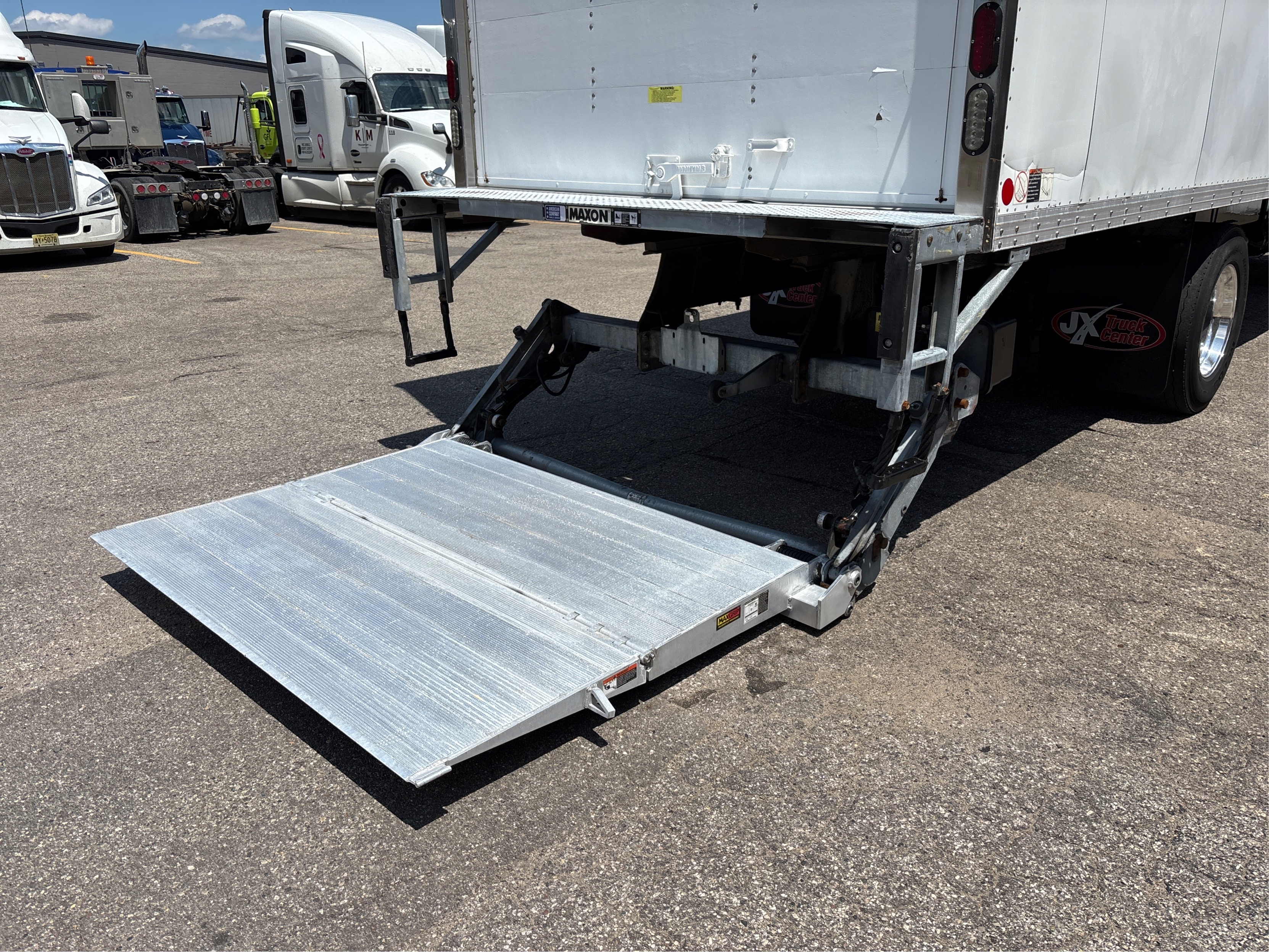 2020 Peterbilt 337 photo 14