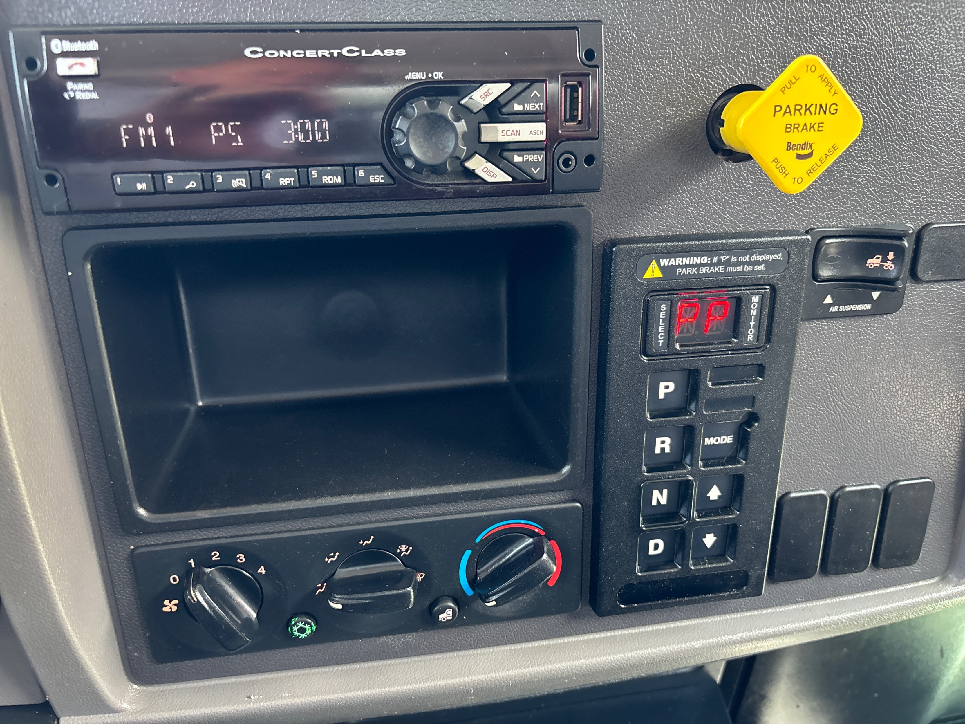 2020 Peterbilt 337 photo 16