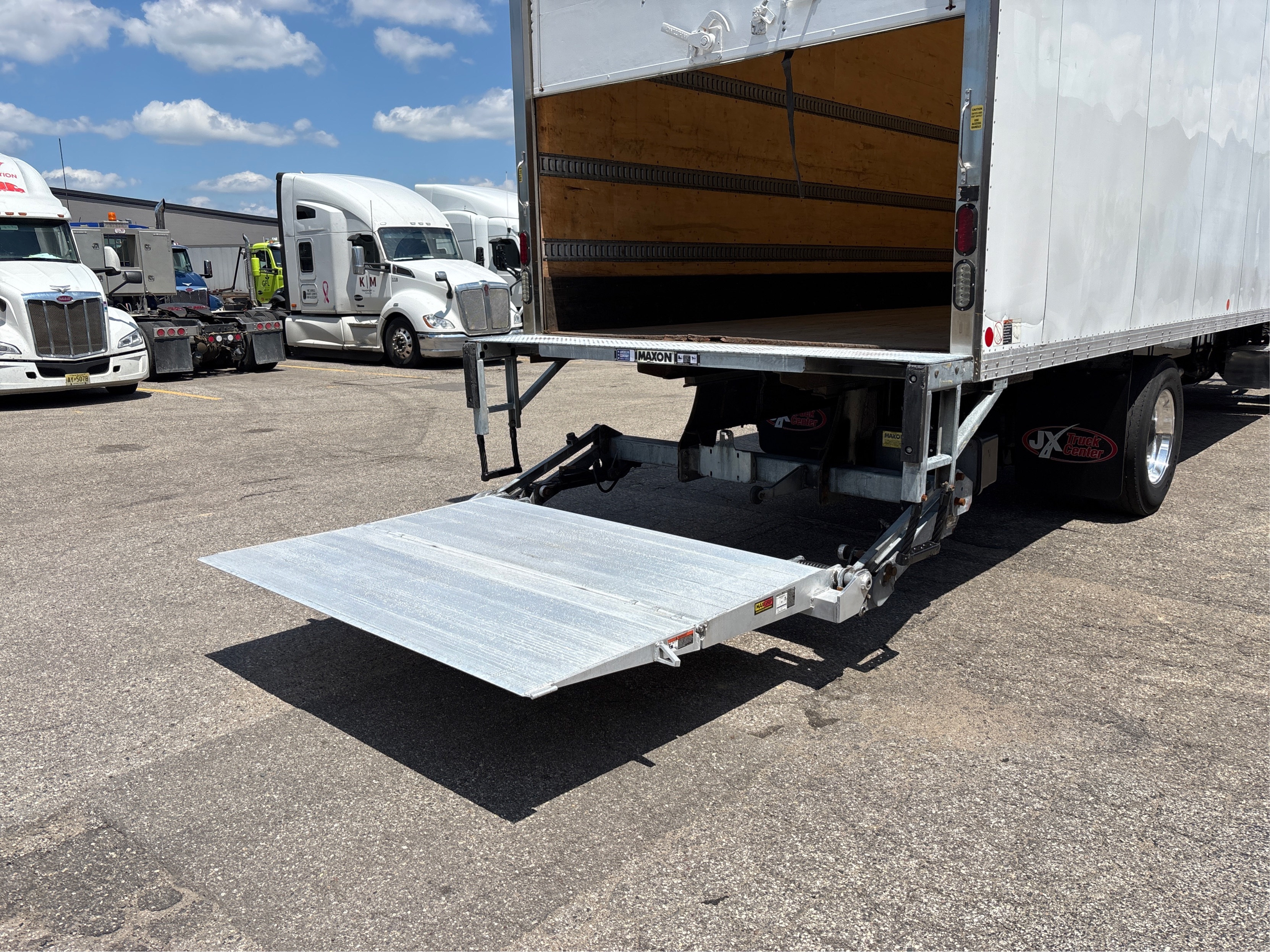 2020 Peterbilt 337 photo 19