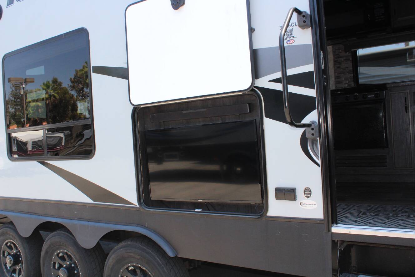 A photo of this 2018 Eclipse Recreational Vehicles Iconic 3926CL