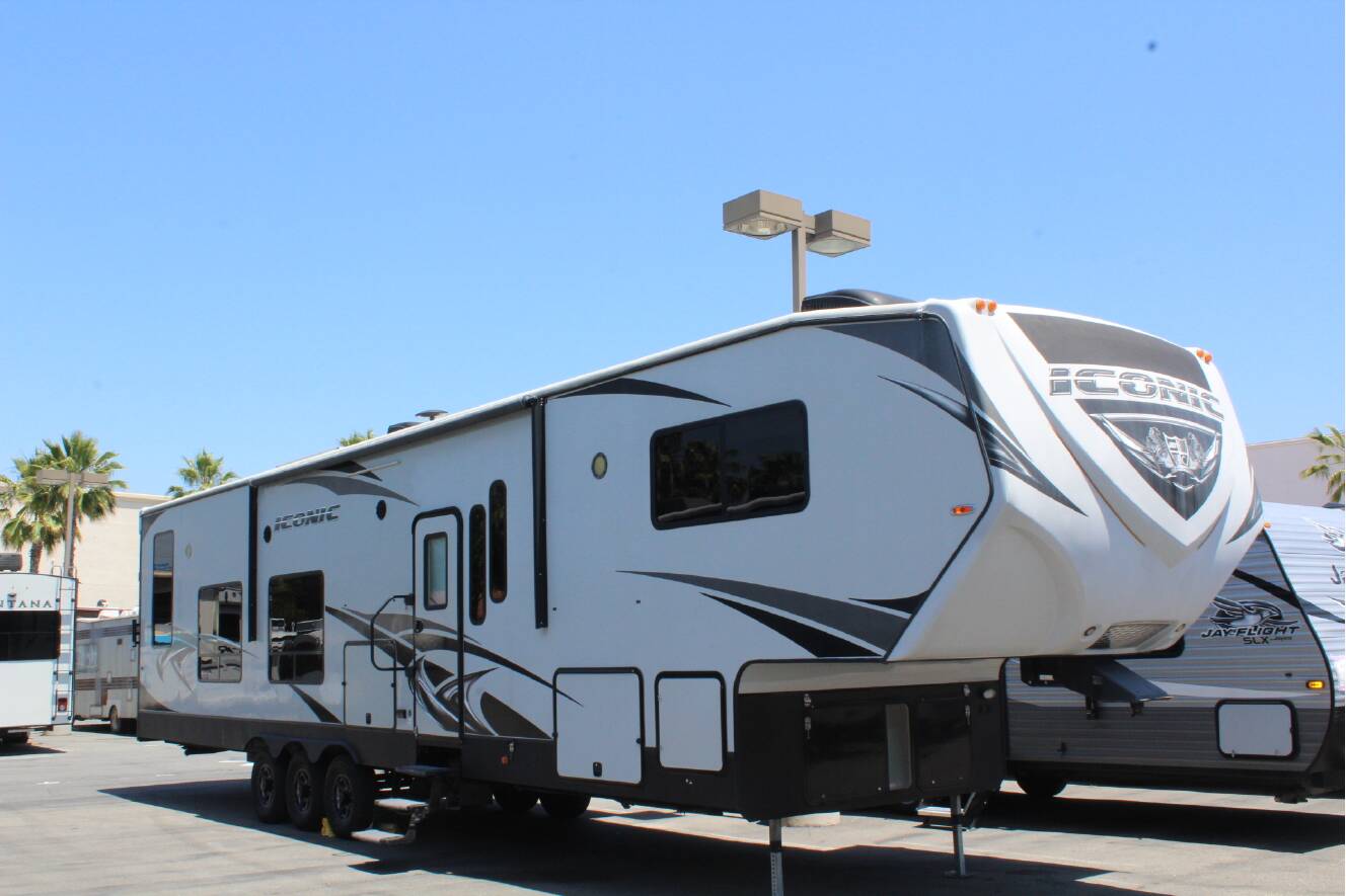 A photo of this 2018 Eclipse Recreational Vehicles Iconic 3926CL