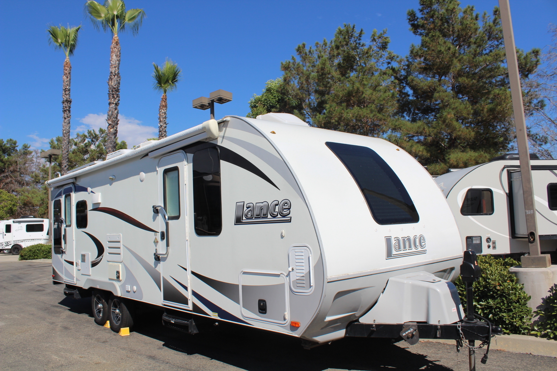 Lance 2375 For Sale