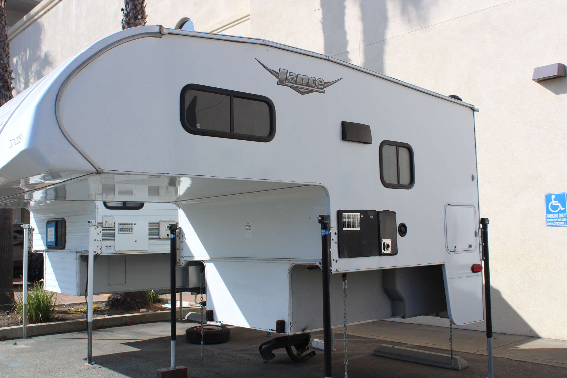 2017 Lance Cab Over 650 in rancho santa margarita CA