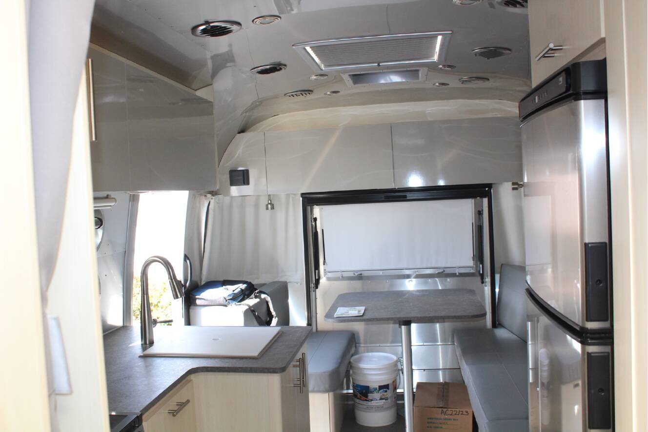 A photo of this 2022 Airstream FLYING CLOUD 27FB TWIN