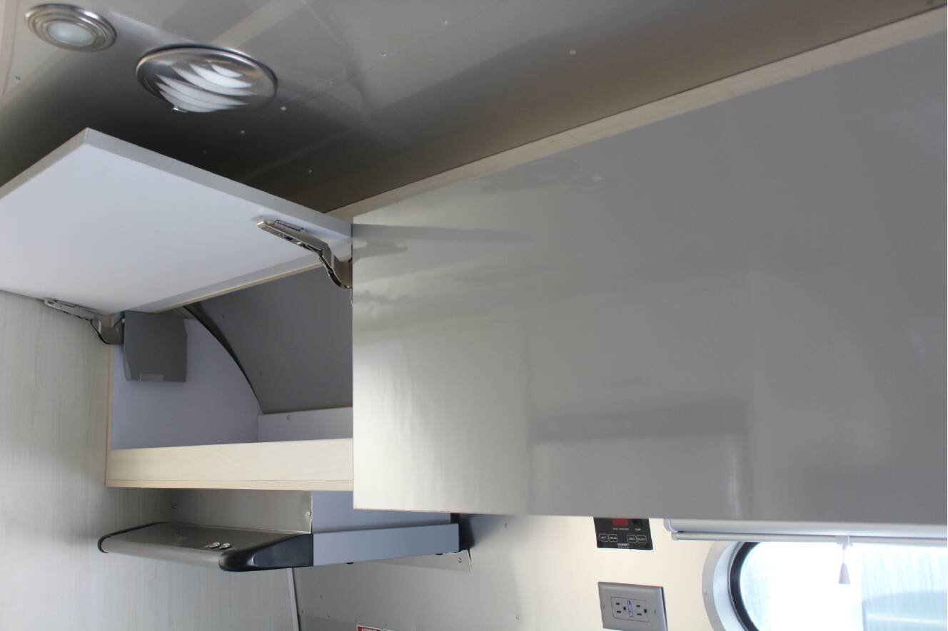 A photo of this 2022 Airstream FLYING CLOUD 27FB TWIN