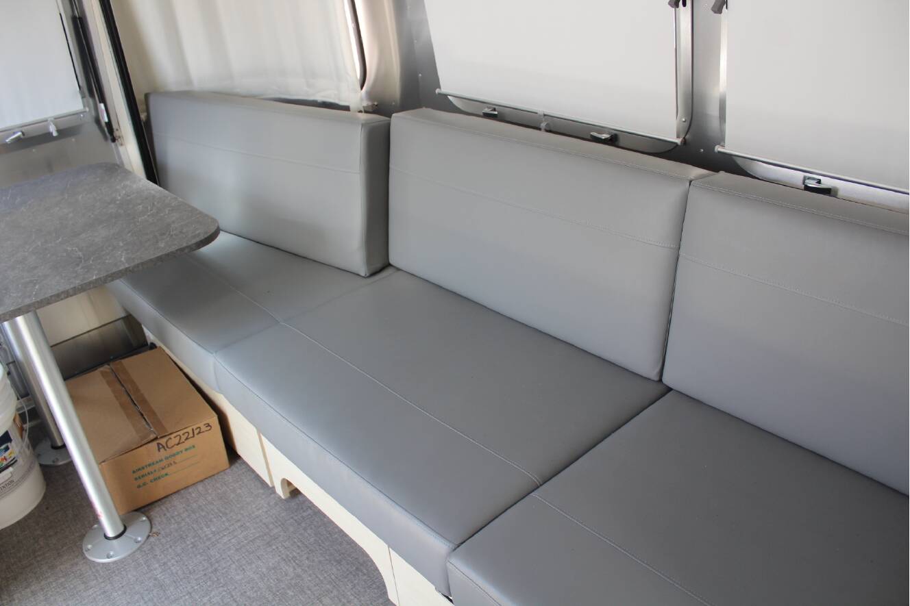 A photo of this 2022 Airstream FLYING CLOUD 27FB TWIN