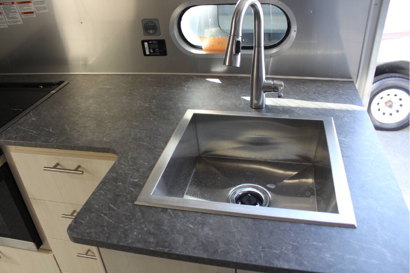 A photo of this 2022 Airstream FLYING CLOUD 27FB TWIN