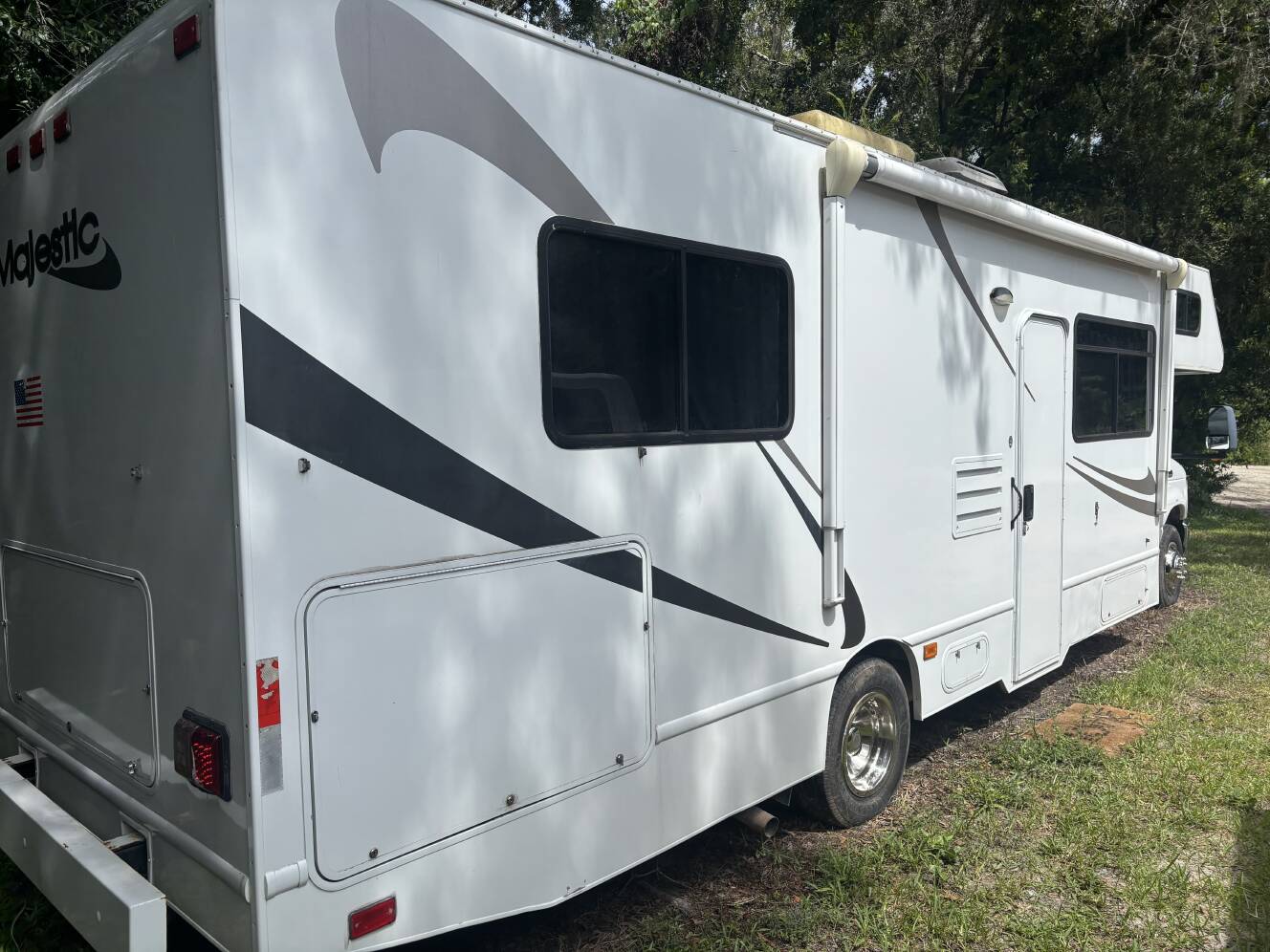 A photo of this 2015 Thor Motor Coach FOUR WINDS MAJESTIC 28A