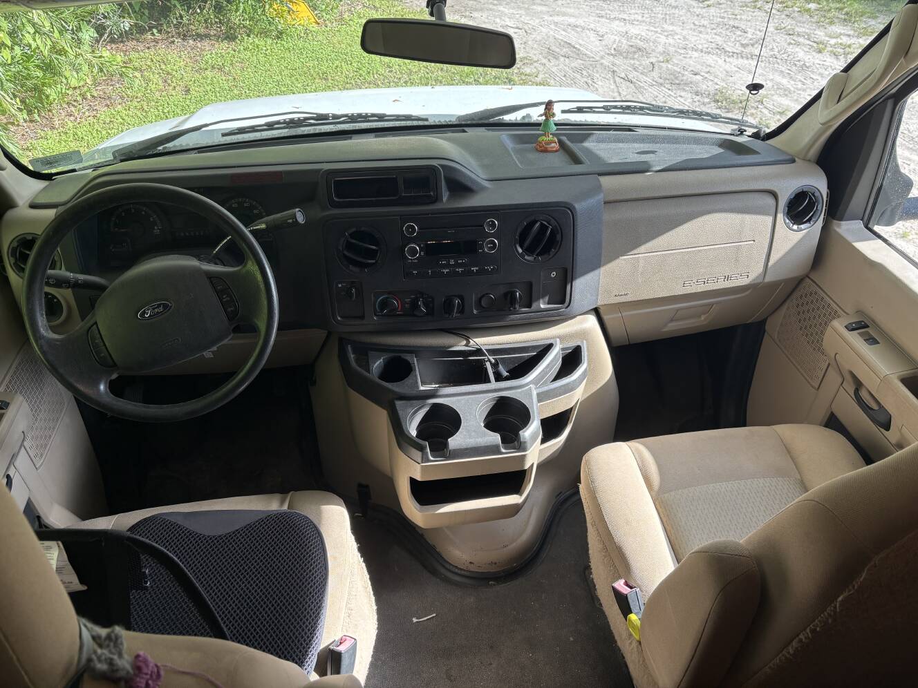 A photo of this 2015 Thor Motor Coach FOUR WINDS MAJESTIC 28A