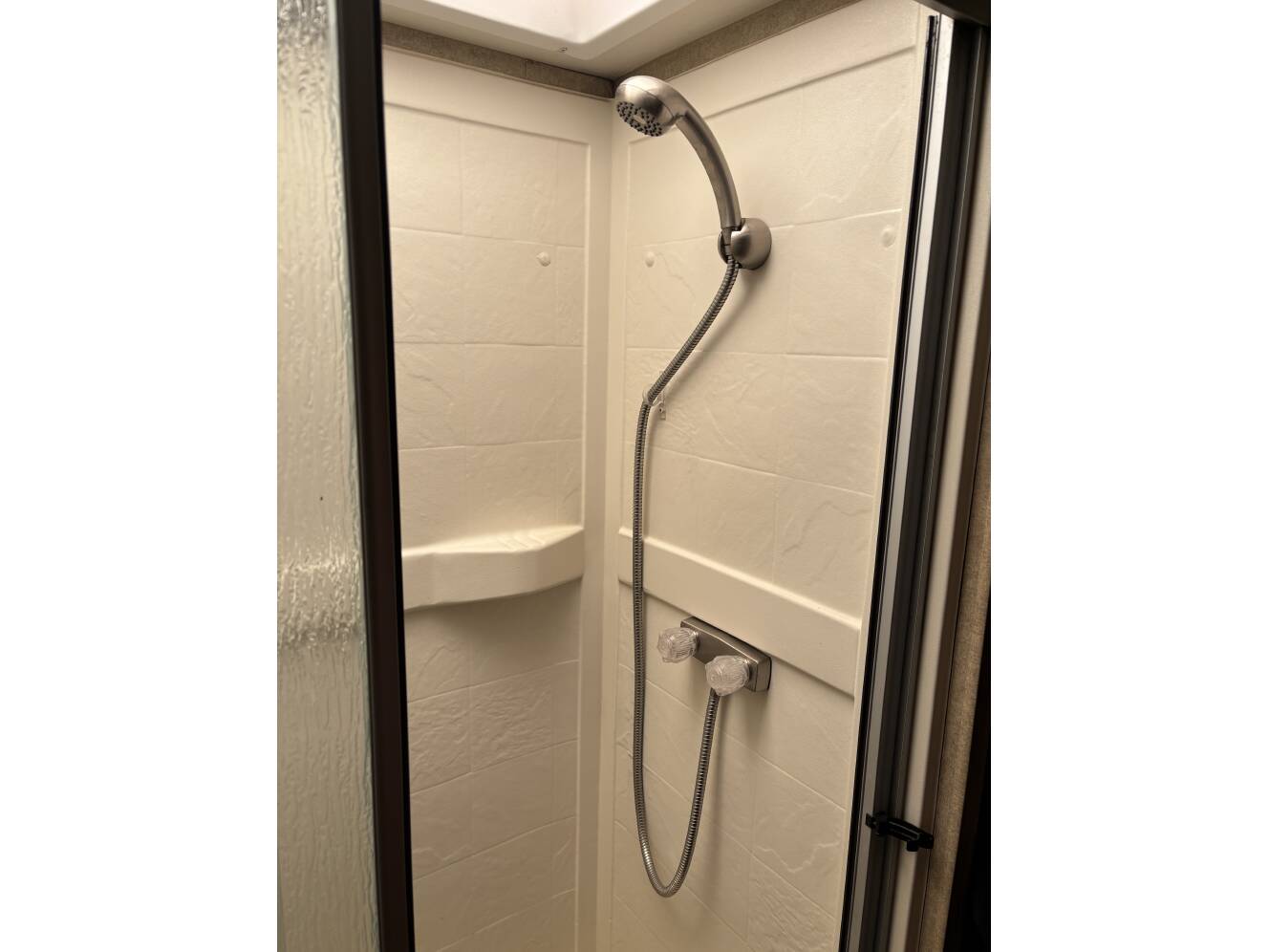 A photo of this 2015 Thor Motor Coach FOUR WINDS MAJESTIC 28A