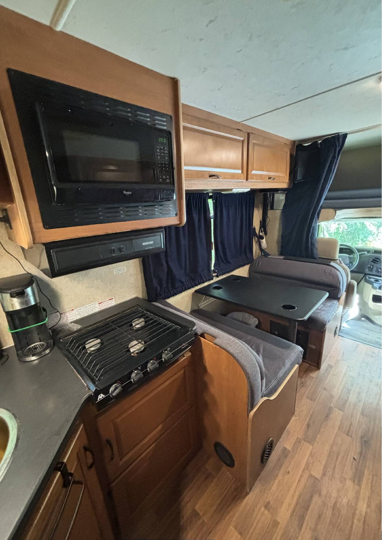 A photo of this 2015 Thor Motor Coach FOUR WINDS MAJESTIC 28A